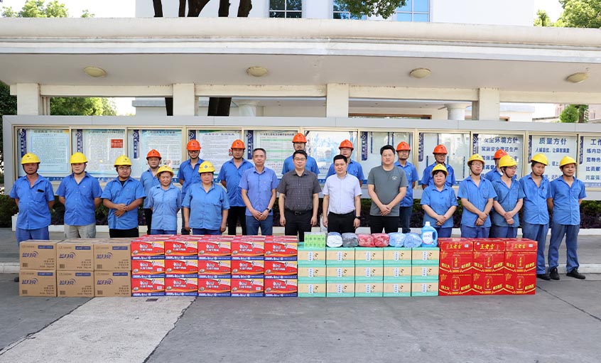 情系一线员工 共度平安夏暑 溧阳市高新区管委会来3044am永利集团电缆开展“送清凉”慰问活动